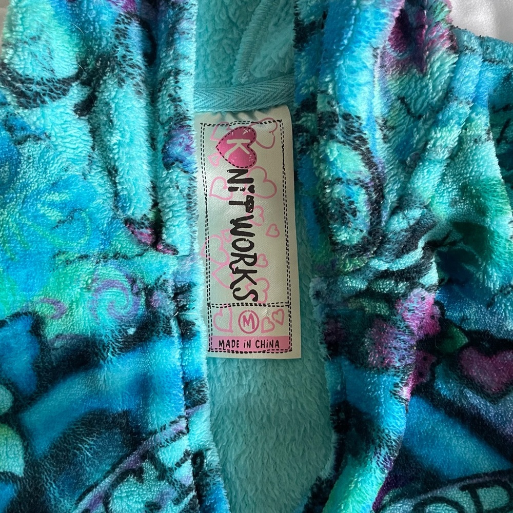 Super soft hoodie size M girls. Worn once but my girl didn’t like the sleeves